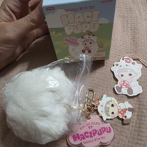 White Plush Keychain Hacipupu Snuggle